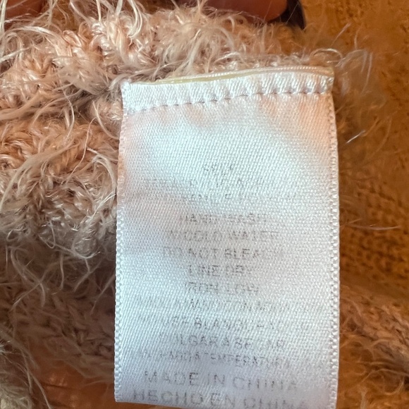 &merci Women's Rose soft and fuzzy chunky sweater, knot twist, Size Large - Picture 10 of 10